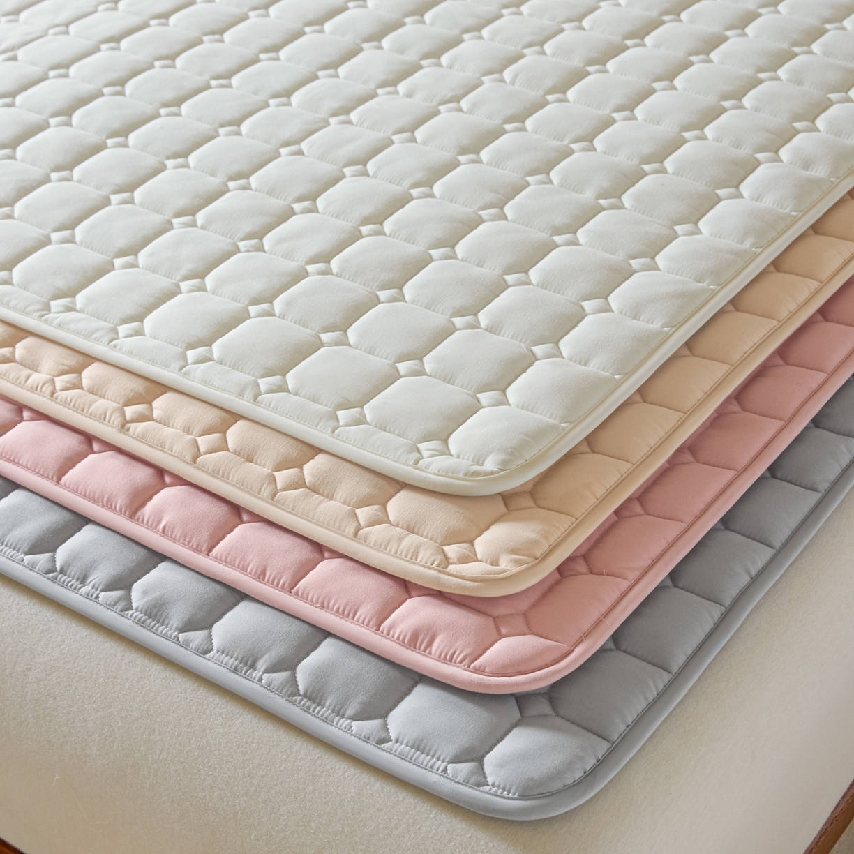 91家纺网 家纺一手货源 找家纺 居眠 2026新款防水防滑夹棉床护垫-星格 叠拍