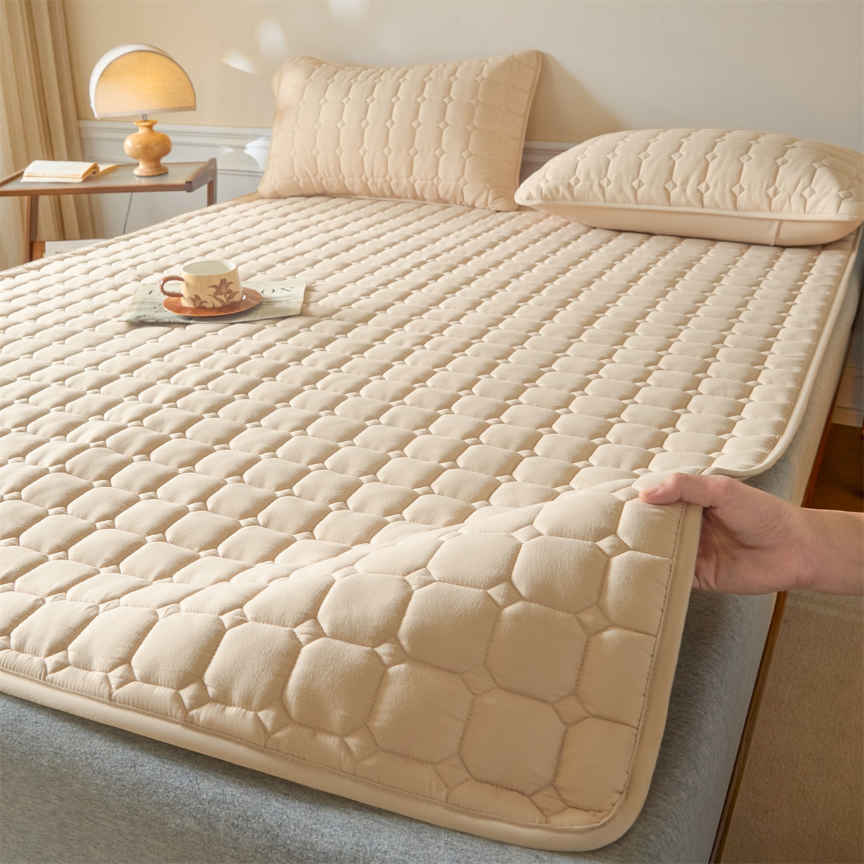 91家纺网 家纺一手货源 找家纺 居眠 2026新款防水防滑夹棉床护垫-星格 星格-卡