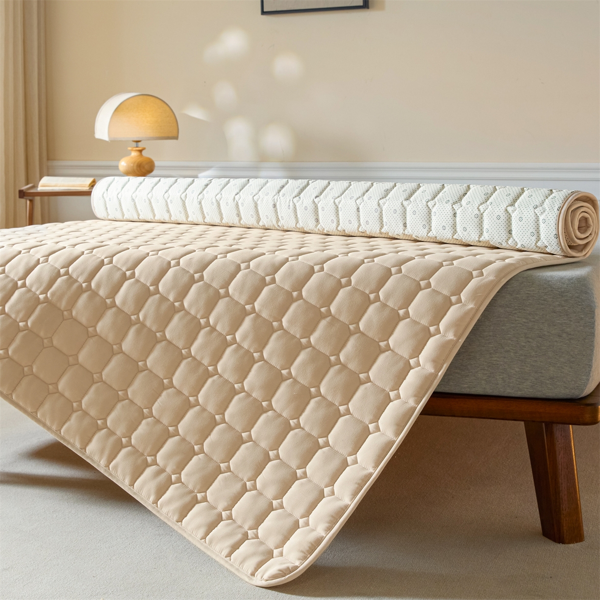 91家纺网 家纺一手货源 找家纺 居眠 2026新款防水防滑夹棉床护垫-星格 星格-卡