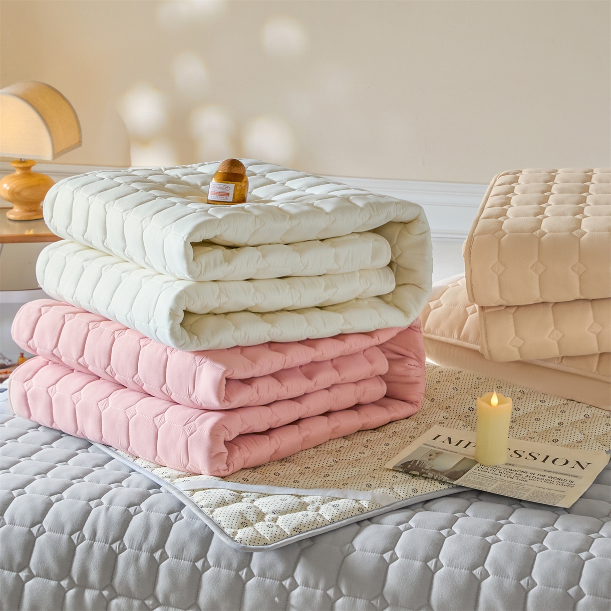 91家纺网 家纺一手货源 找家纺 居眠 2026新款防水防滑夹棉床护垫-星格 叠拍