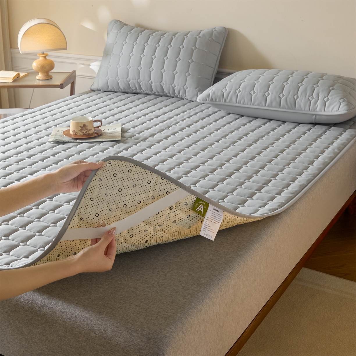 91家纺网 家纺一手货源 找家纺 居眠 2026新款防水防滑夹棉床护垫-星格 星格-灰
