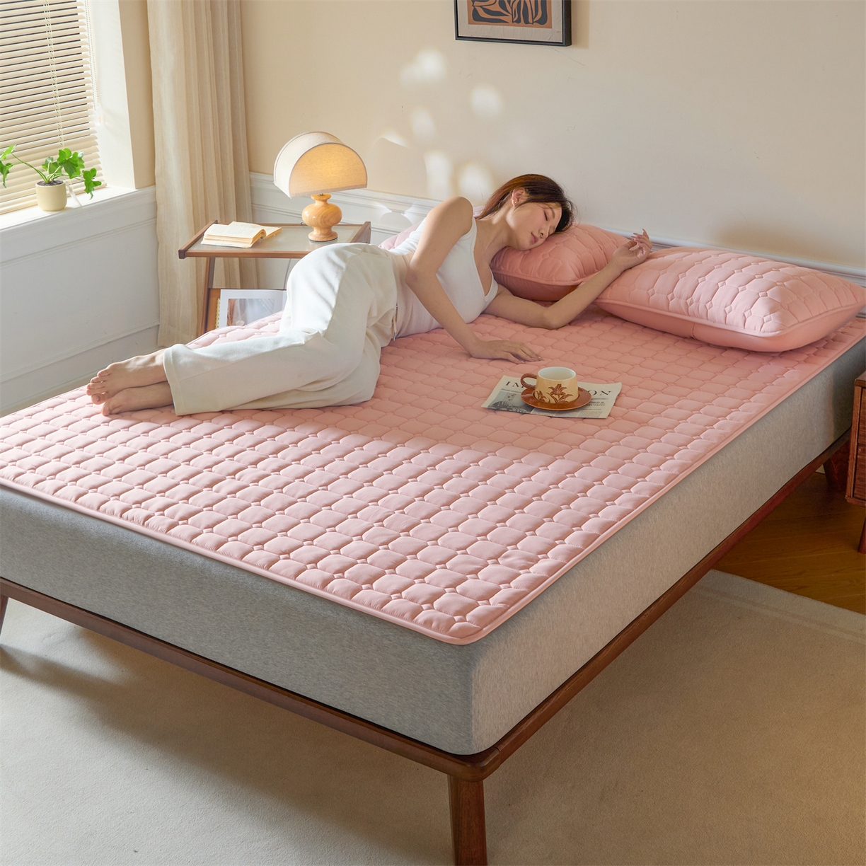 91家纺网 家纺一手货源 找家纺 居眠 2026新款防水防滑夹棉床护垫-星格 星格-粉