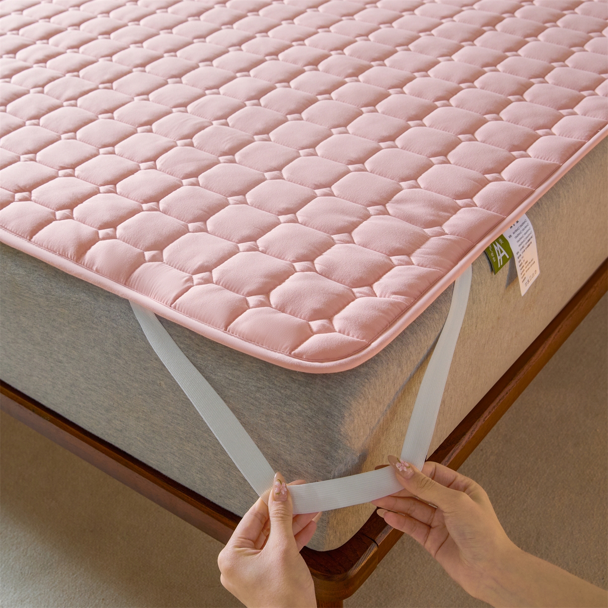 91家纺网 家纺一手货源 找家纺 居眠 2026新款防水防滑夹棉床护垫-星格 星格-粉