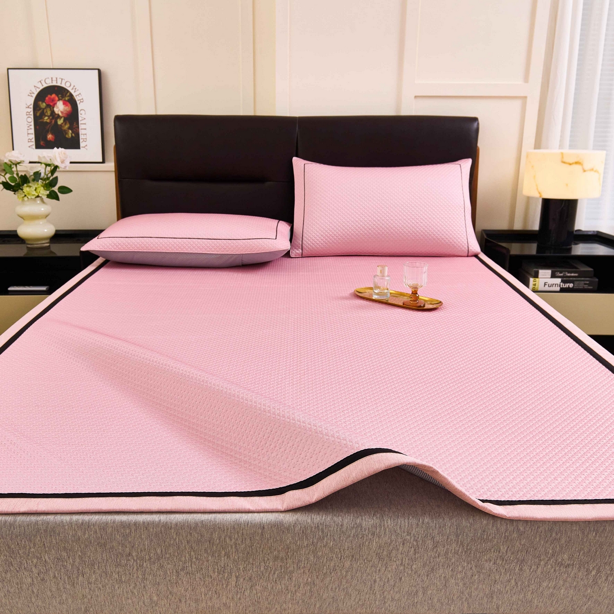 91家纺网 家纺一手货源 找家纺 梵克保罗 2026春夏新款凉感豆豆席极简织带平席款凉席极简贴边款 极简粉