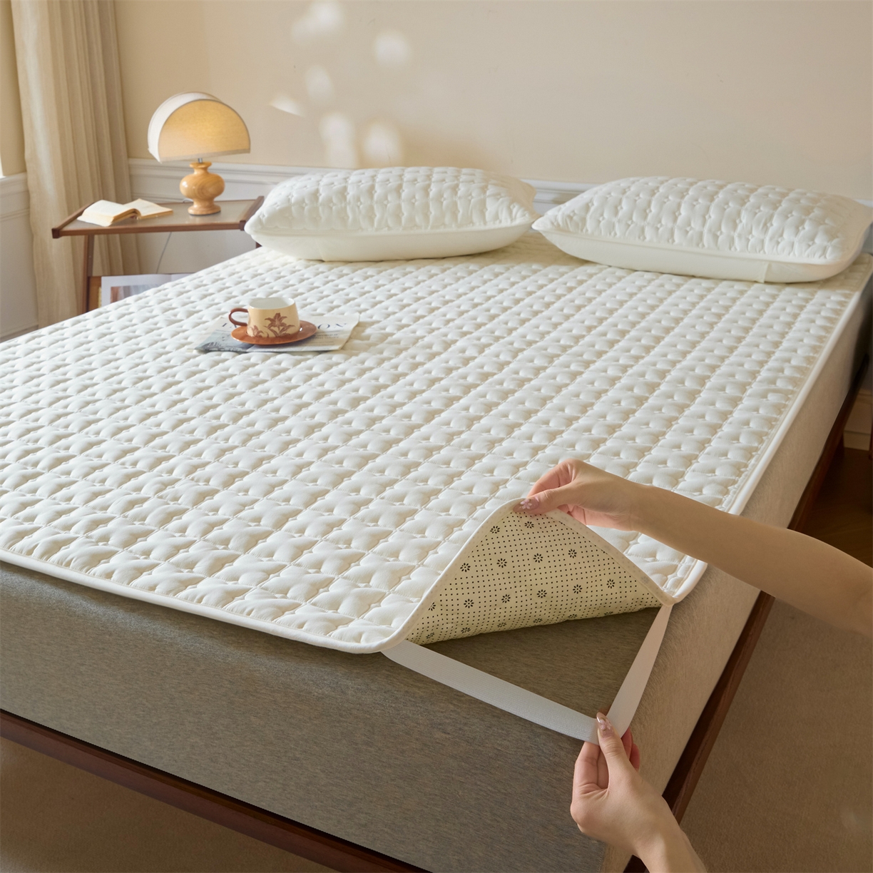 91家纺网 家纺一手货源 找家纺 （总）居眠 2026新款防水防滑夹棉床护垫-花叶