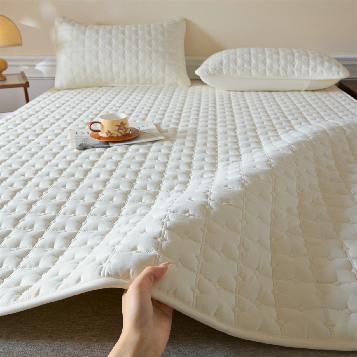 91家纺网 家纺一手货源 找家纺 （总）居眠 2026新款防水防滑夹棉床护垫-花叶