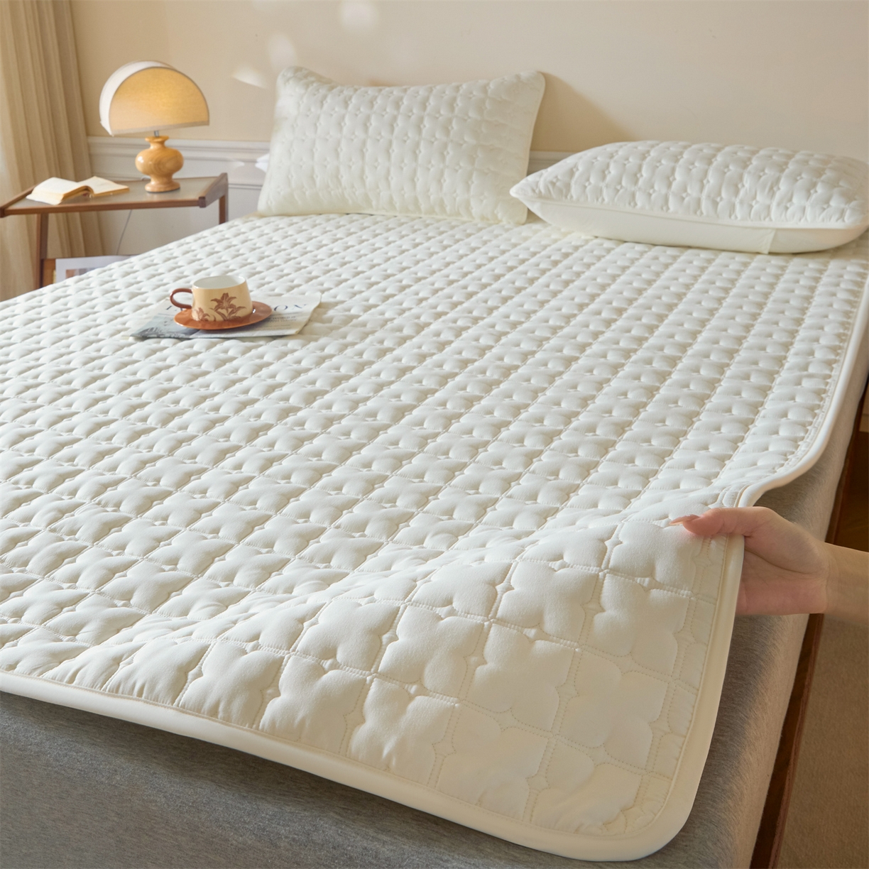 91家纺网 家纺一手货源 找家纺 （总）居眠 2026新款防水防滑夹棉床护垫-花叶