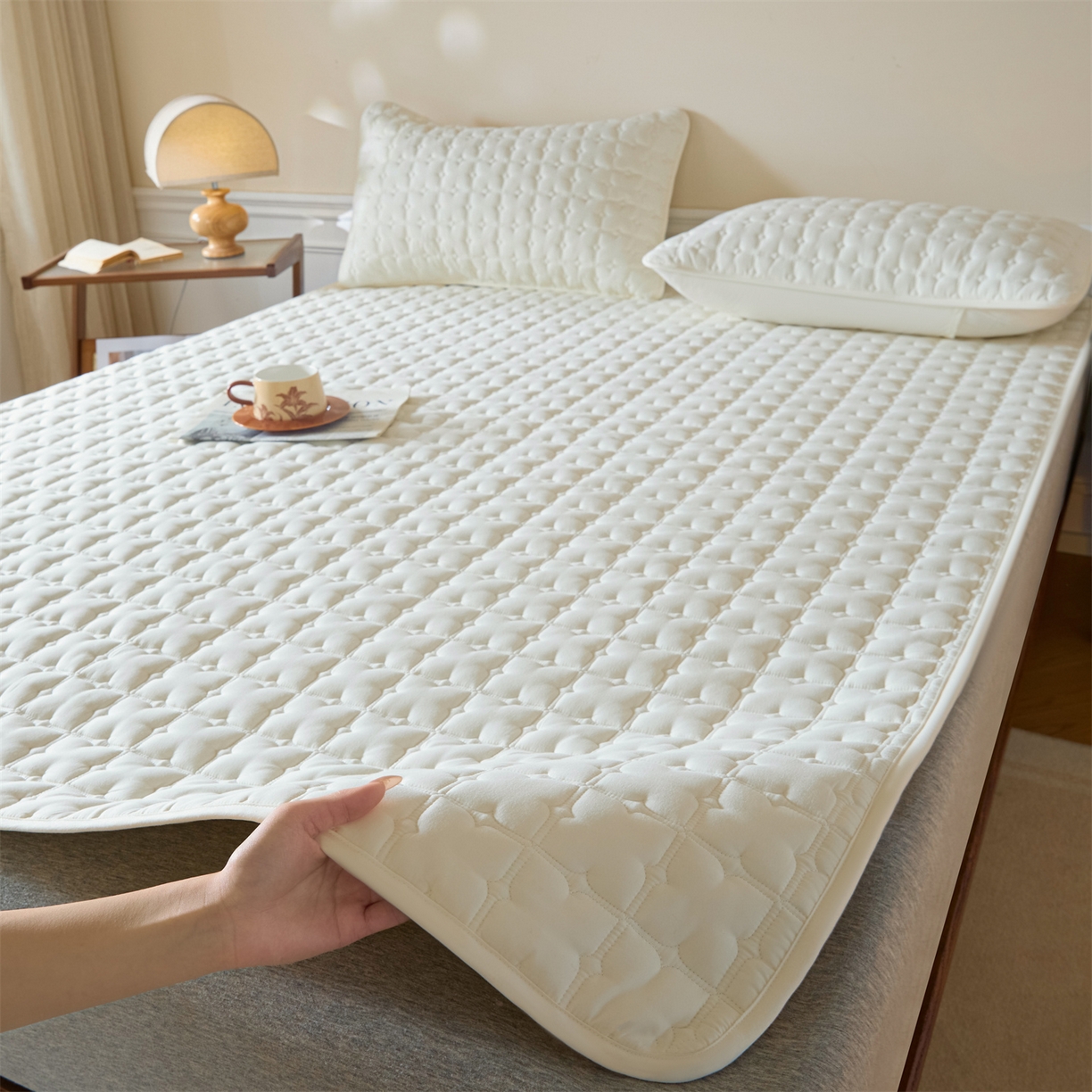 91家纺网 家纺一手货源 找家纺 （总）居眠 2026新款防水防滑夹棉床护垫-花叶,花叶-白,花叶-粉,花叶-灰,花叶-卡,叠拍