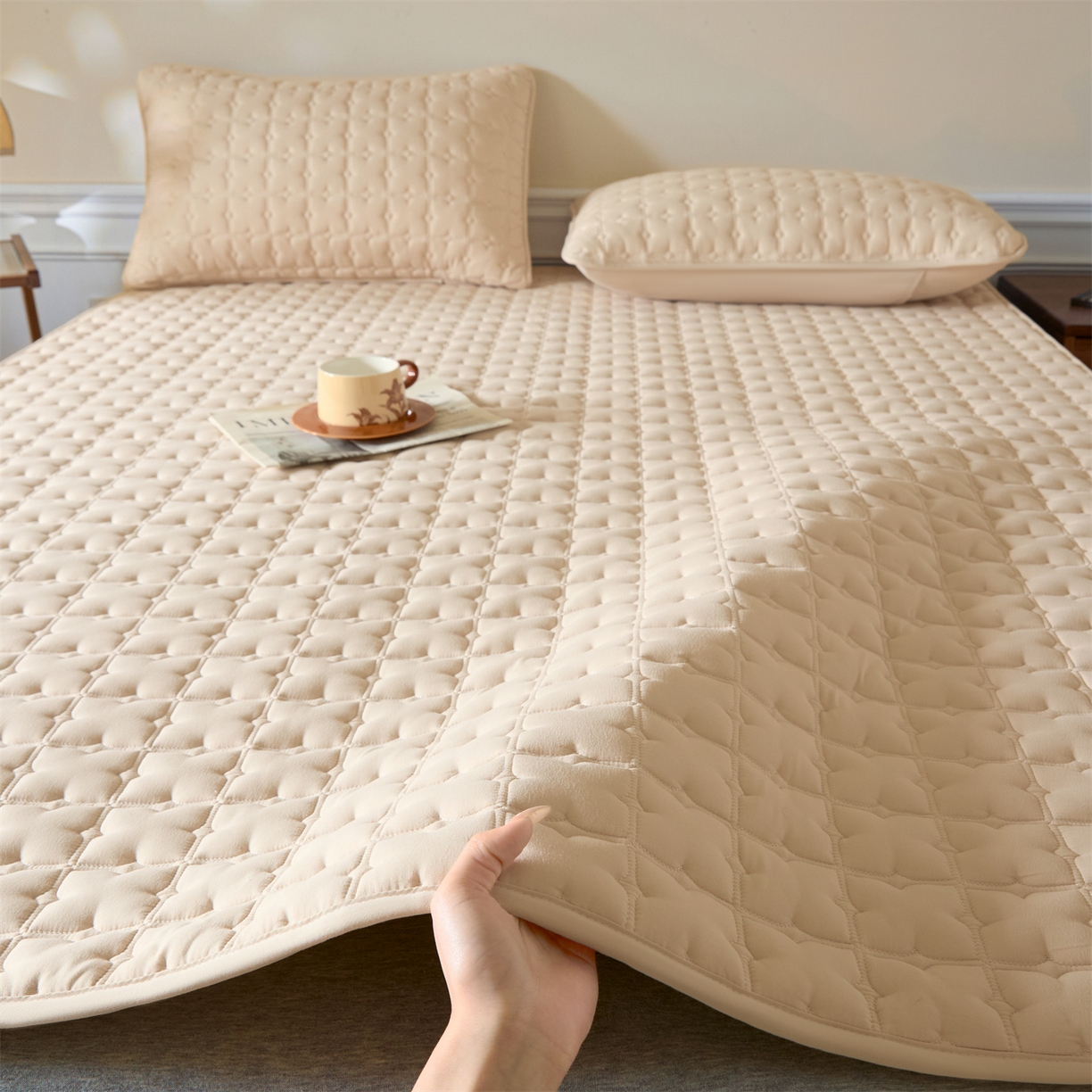 91家纺网 家纺一手货源 找家纺 居眠 2026新款防水防滑夹棉床护垫-花叶 花叶-卡