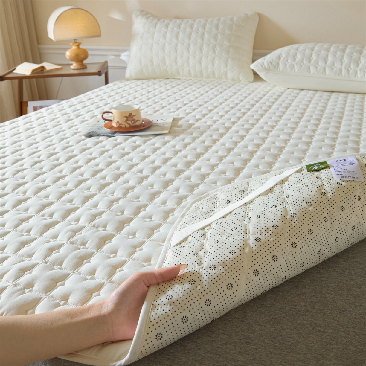 91家纺网 家纺一手货源 找家纺 居眠 2026新款防水防滑夹棉床护垫-花叶 花叶-白