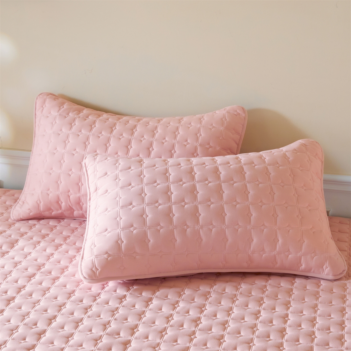 91家纺网 家纺一手货源 找家纺 居眠 2026新款防水防滑夹棉床护垫-花叶 花叶-粉