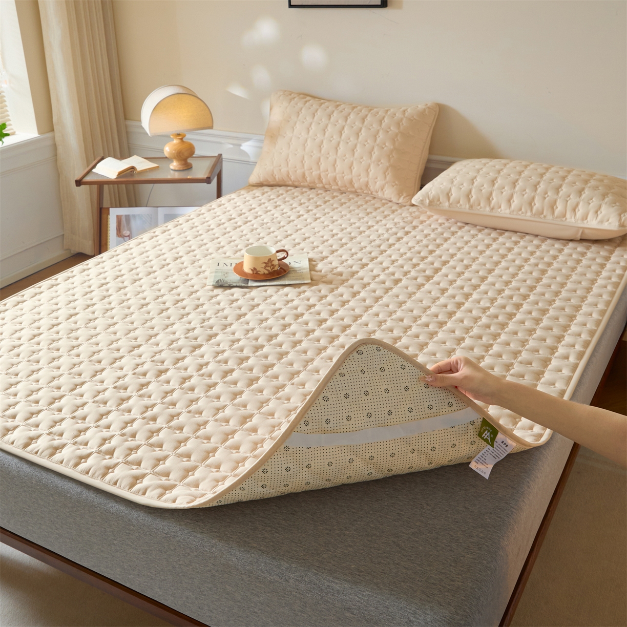 91家纺网 家纺一手货源 找家纺 居眠 2026新款防水防滑夹棉床护垫-花叶 花叶-卡