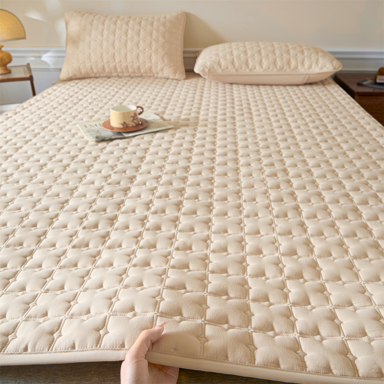 91家纺网 家纺一手货源 找家纺 居眠 2026新款防水防滑夹棉床护垫-花叶 花叶-卡