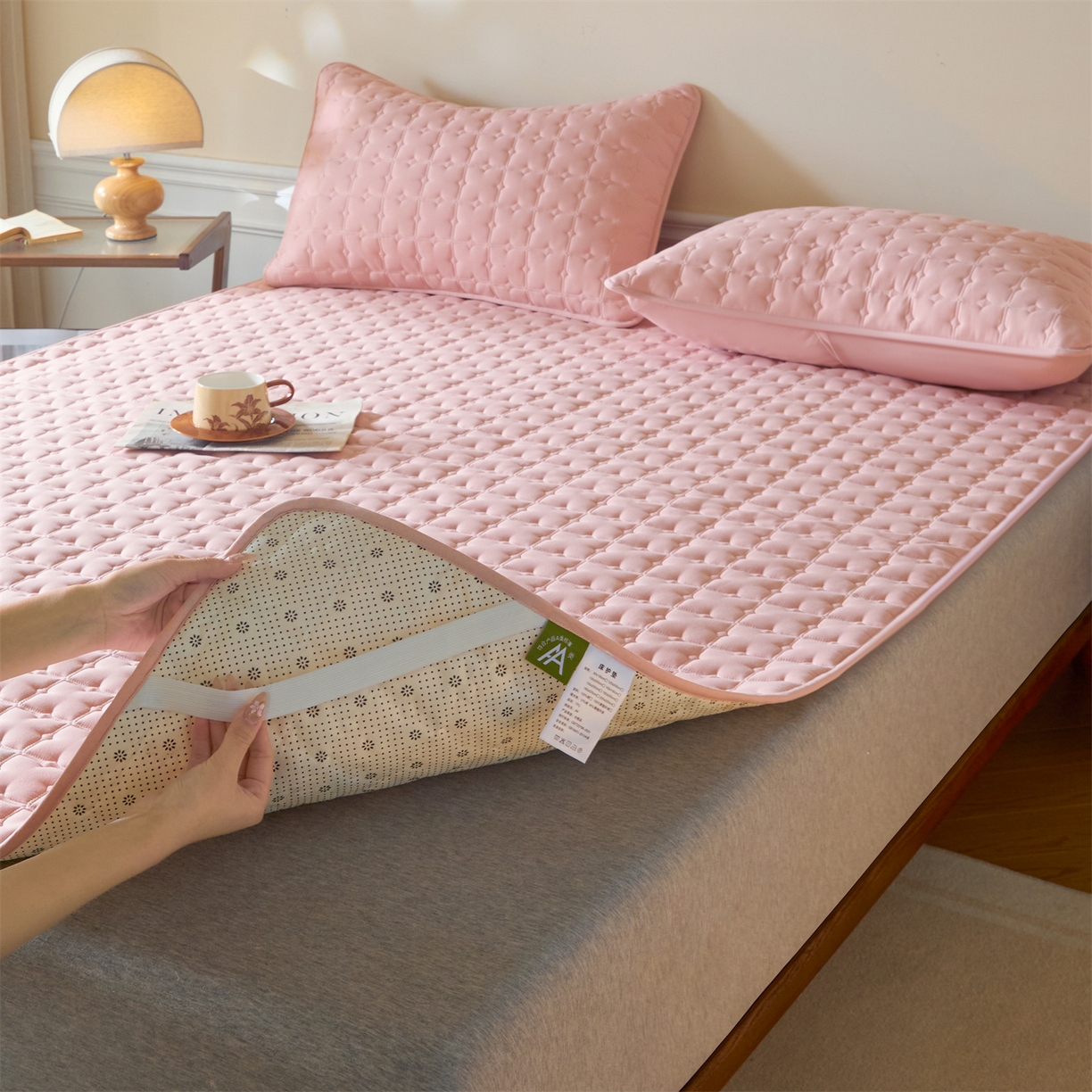 91家纺网 家纺一手货源 找家纺 居眠 2026新款防水防滑夹棉床护垫-花叶 花叶-粉