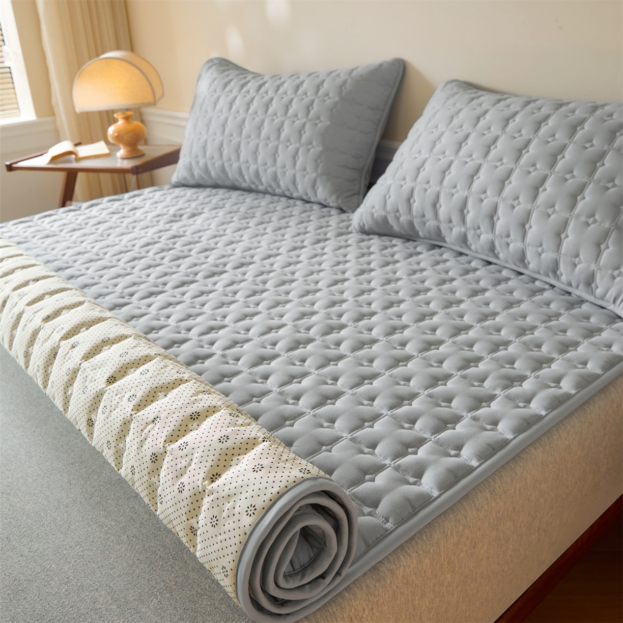 91家纺网 家纺一手货源 找家纺 居眠 2026新款防水防滑夹棉床护垫-花叶 花叶-灰