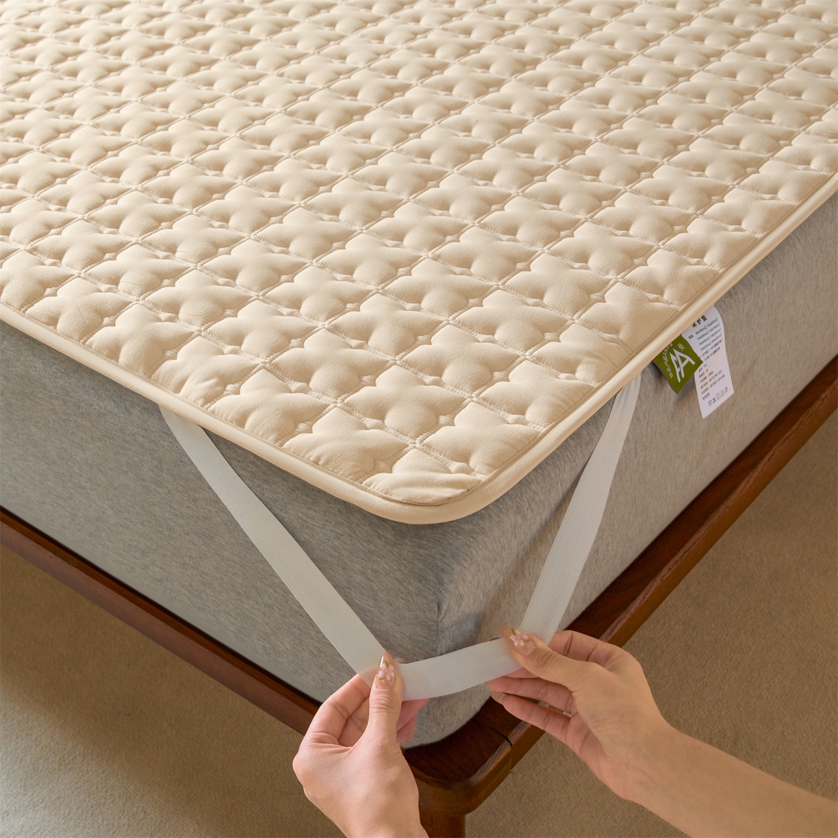 91家纺网 家纺一手货源 找家纺 居眠 2026新款防水防滑夹棉床护垫-花叶 花叶-卡