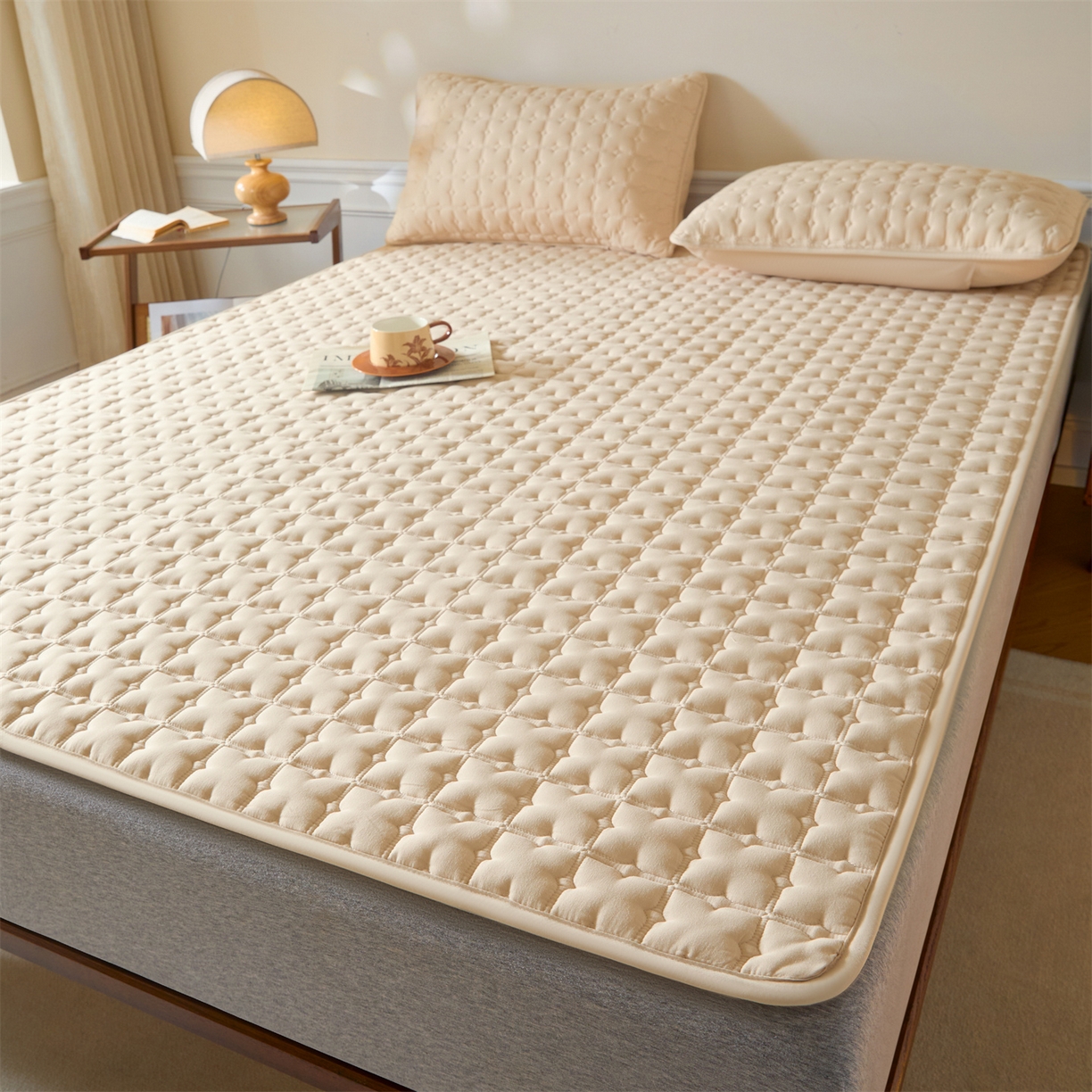 91家纺网 家纺一手货源 找家纺 居眠 2026新款防水防滑夹棉床护垫-花叶 花叶-卡