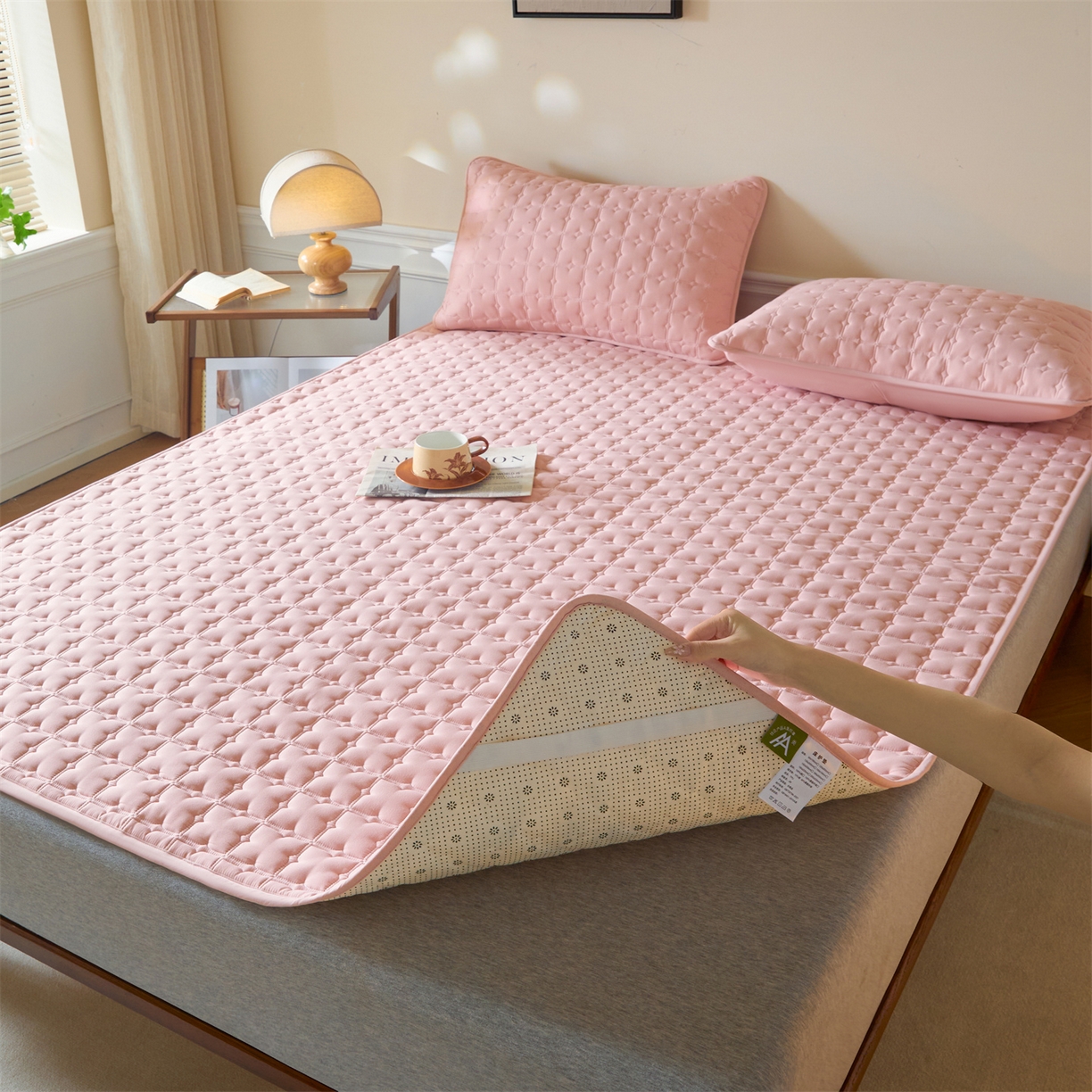 91家纺网 家纺一手货源 找家纺 居眠 2026新款防水防滑夹棉床护垫-花叶 花叶-粉