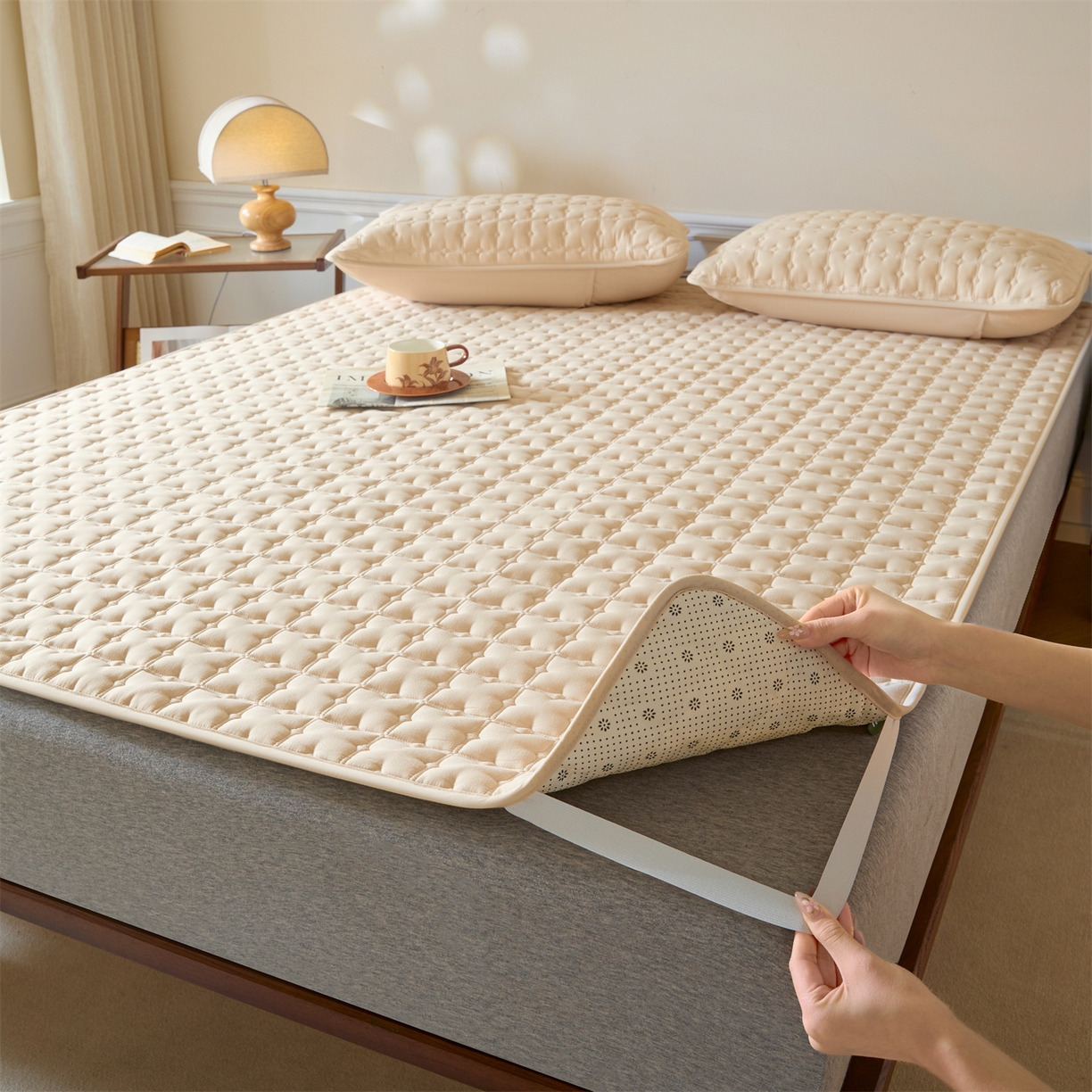 91家纺网 家纺一手货源 找家纺 居眠 2026新款防水防滑夹棉床护垫-花叶 花叶-卡