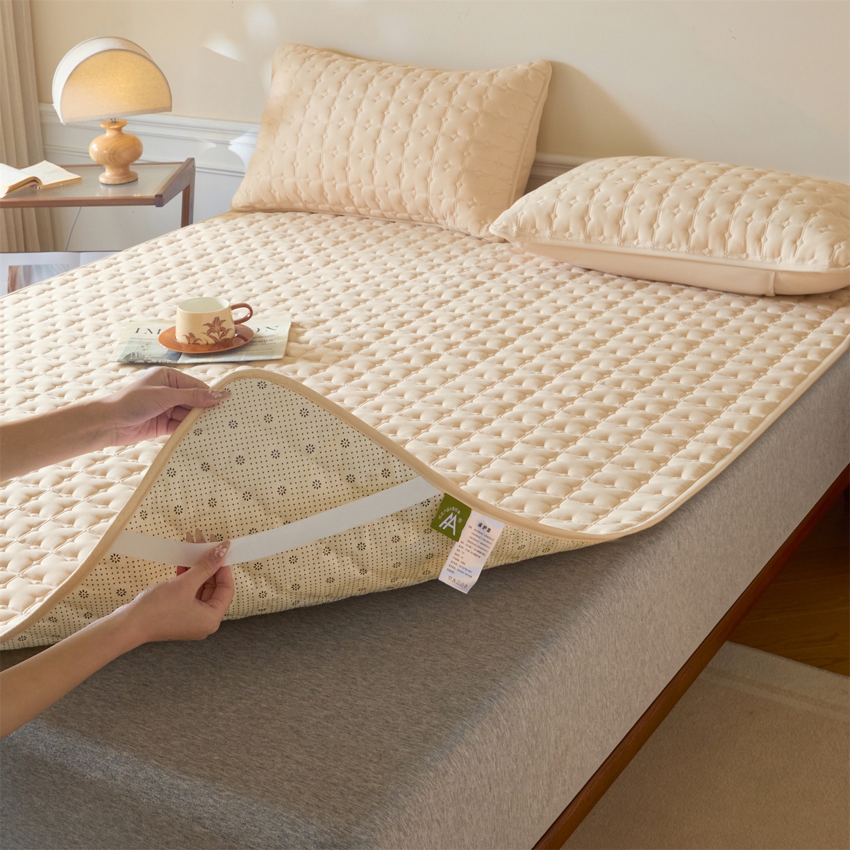 91家纺网 家纺一手货源 找家纺 居眠 2026新款防水防滑夹棉床护垫-花叶 花叶-卡