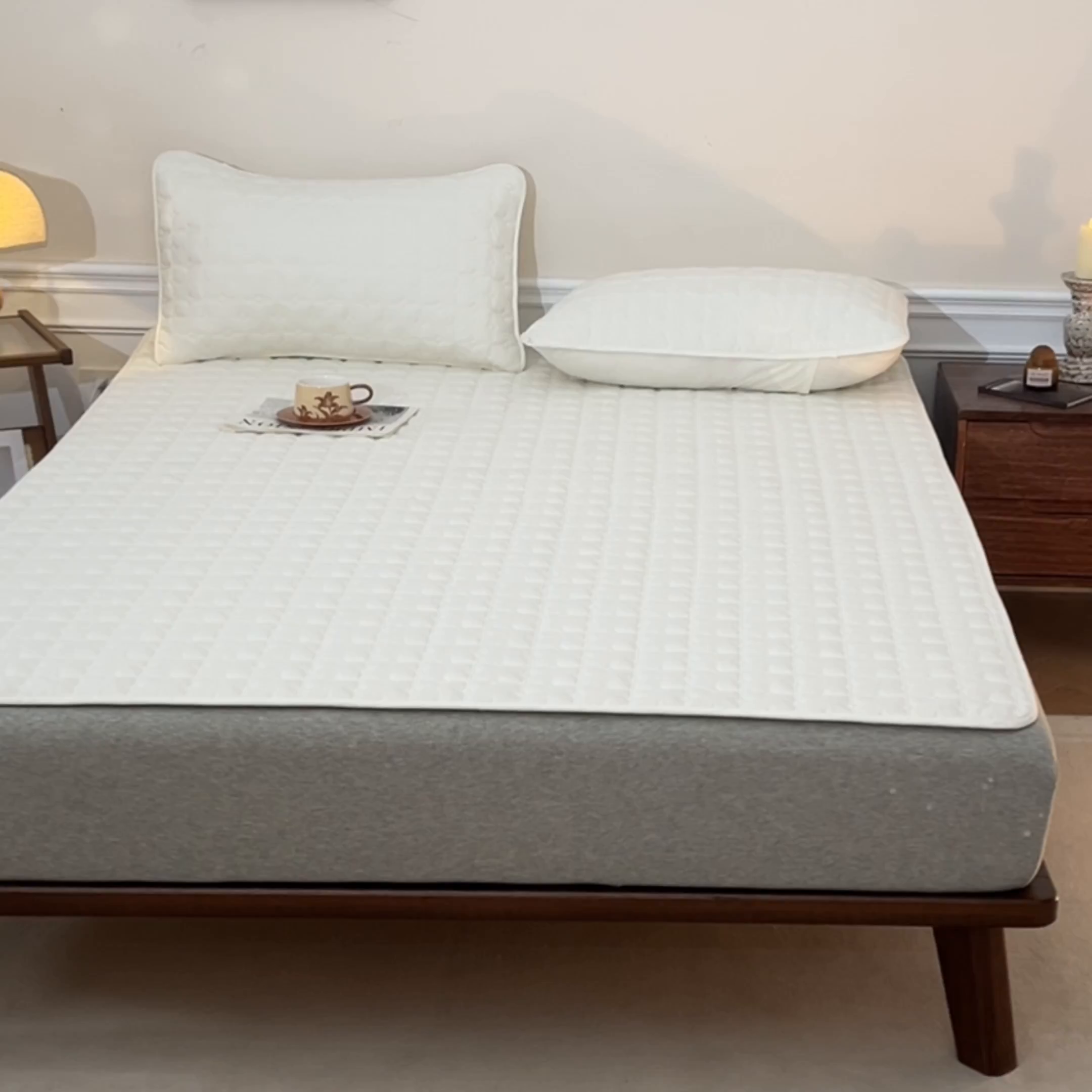 91家纺网 家纺一手货源 找家纺 （总）居眠 2026新款防水防滑夹棉床护垫-花叶