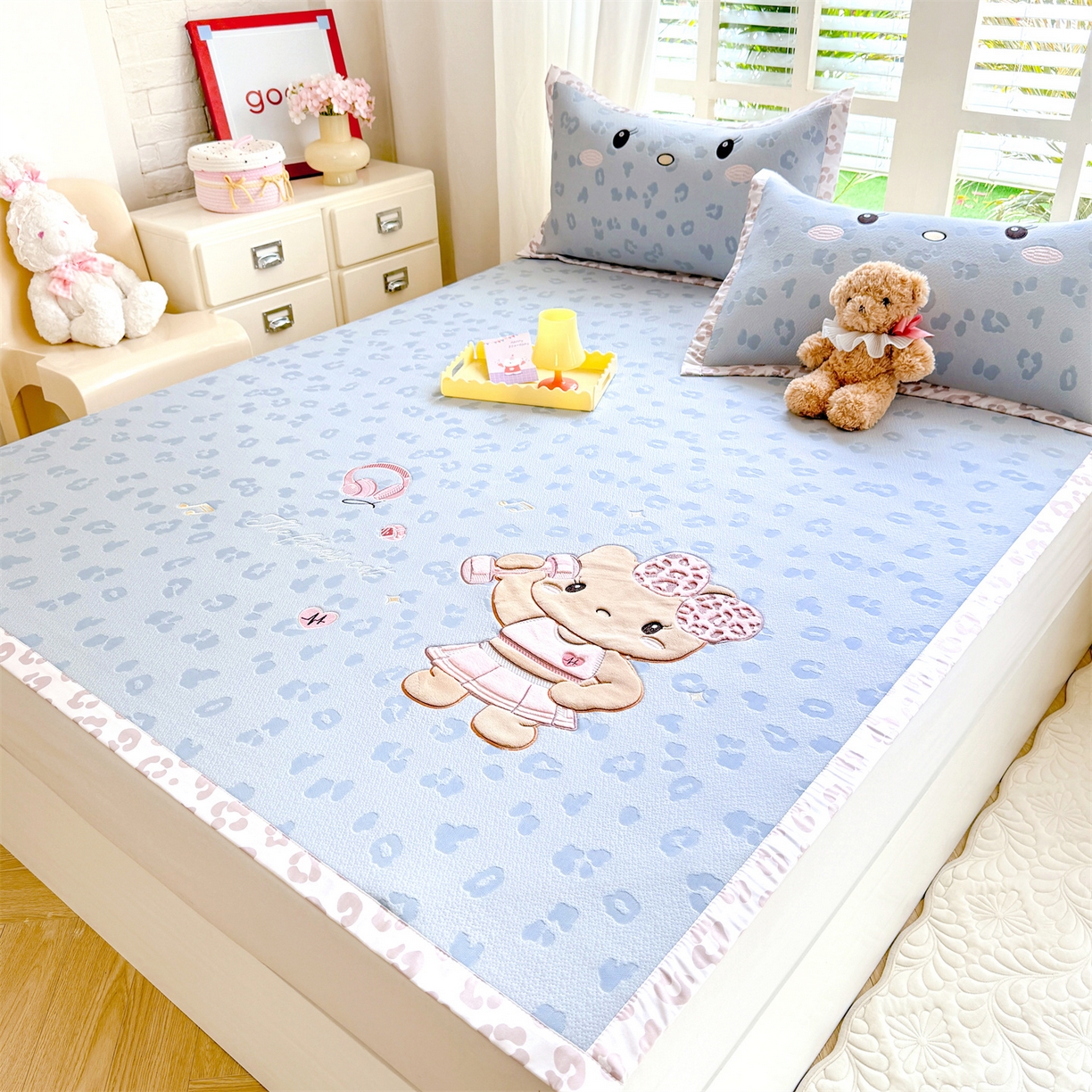 91家纺网 家纺一手货源 找家纺 优贝家纺 2026新款高克重PE聚乙中分子复合凉感软席贴布绣三件套凉席 健身猫-蓝