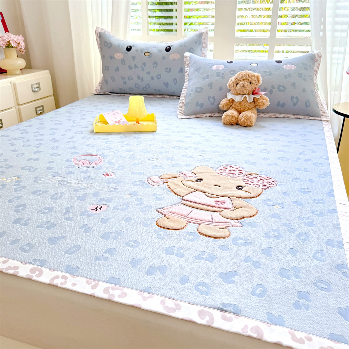 91家纺网 家纺一手货源 找家纺 优贝家纺 2026新款高克重PE聚乙中分子复合凉感软席贴布绣三件套凉席 健身猫-蓝