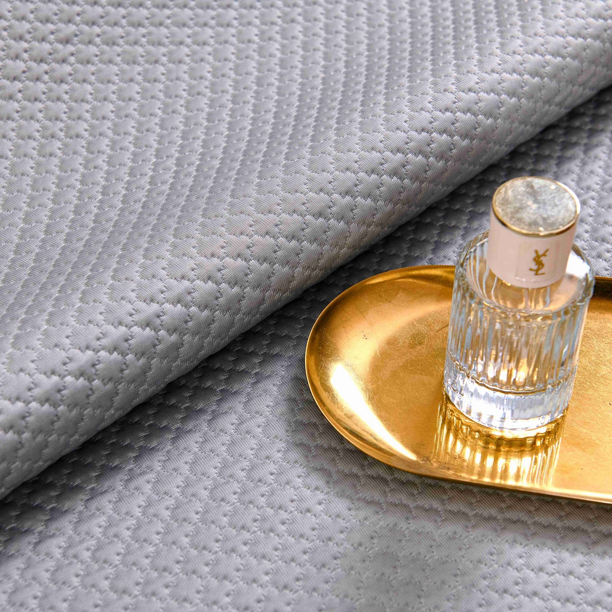 91家纺网 家纺一手货源 找家纺 梵克保罗 2026春夏新款凉感豆豆席极简织带平席款凉席极简贴边款 极简灰