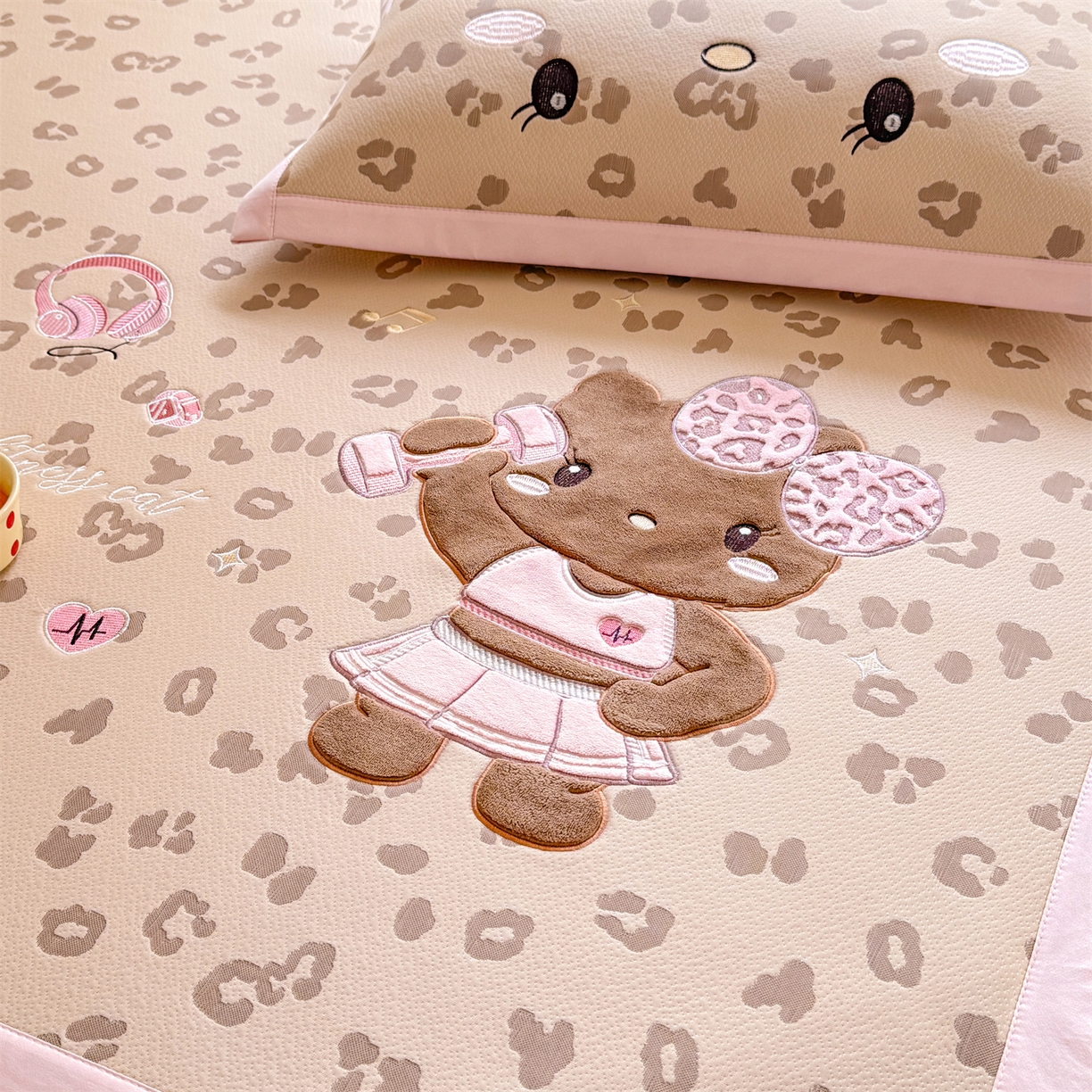 91家纺网 家纺一手货源 找家纺 （总）绒棉世家 2026新款高克重PE聚乙中分子复合凉感软席贴布绣三件套凉席