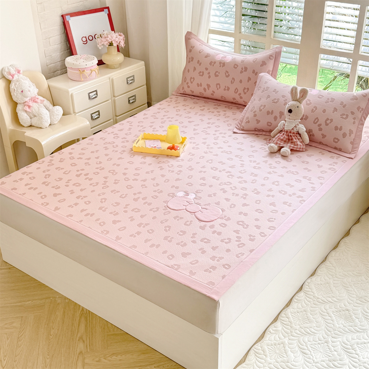 绒棉世家 2026新款高克重PE聚乙中分子复合凉感软席贴布绣三件套凉席 豹纹蝴蝶