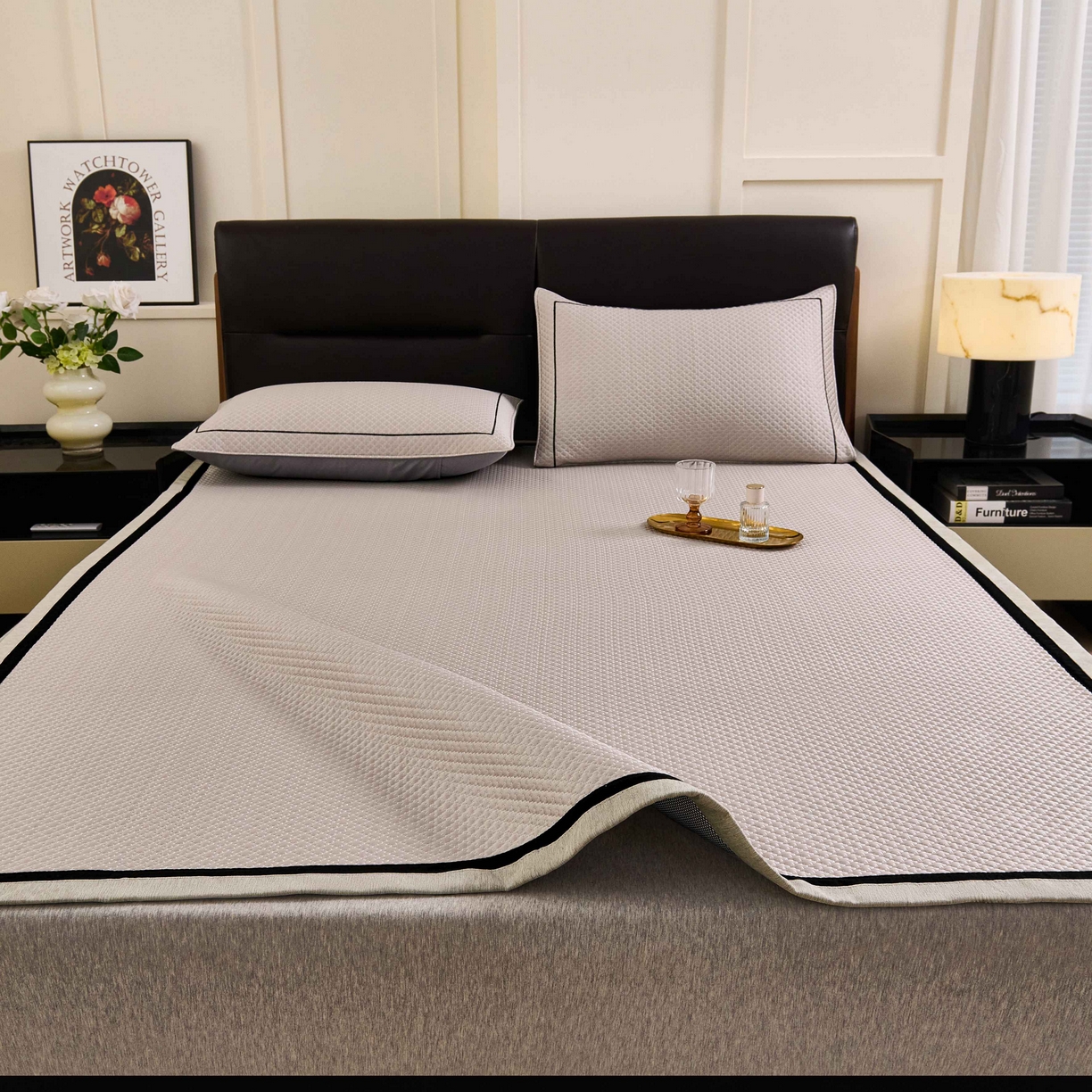 91家纺网 家纺一手货源 找家纺 梵克保罗 2026春夏新款凉感豆豆席极简织带平席款凉席极简贴边款 极简咖