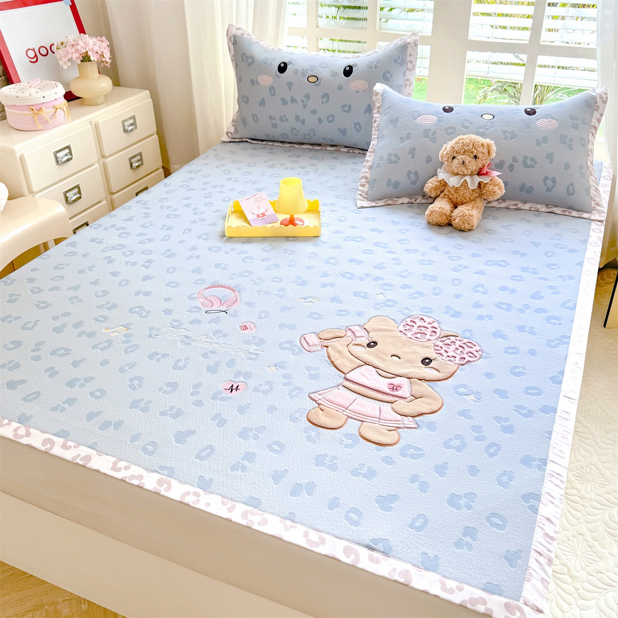 91家纺网 家纺一手货源 找家纺 绒棉世家 2026新款高克重PE聚乙中分子复合凉感软席贴布绣三件套凉席 健身猫-蓝