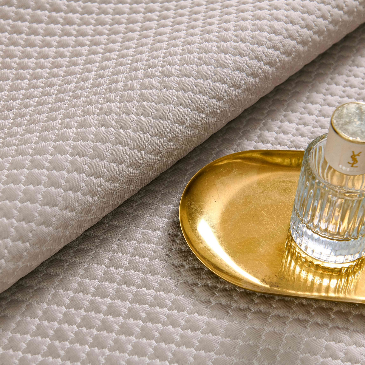 91家纺网 家纺一手货源 找家纺 梵克保罗 2026春夏新款凉感豆豆席极简织带平席款凉席极简贴边款 极简咖