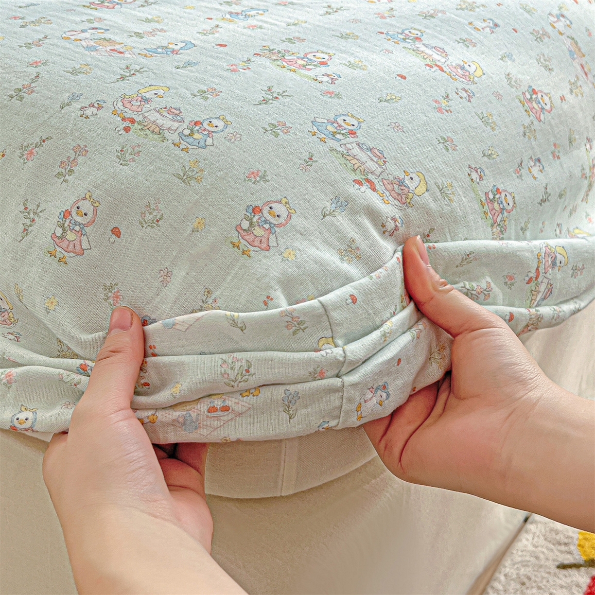 91家纺网 家纺一手货源 找家纺 名兮家居 2026新款全棉纯棉A类卡通时尚风双层纱床笠单品床笠床笠单件 双层纱-花田鸭