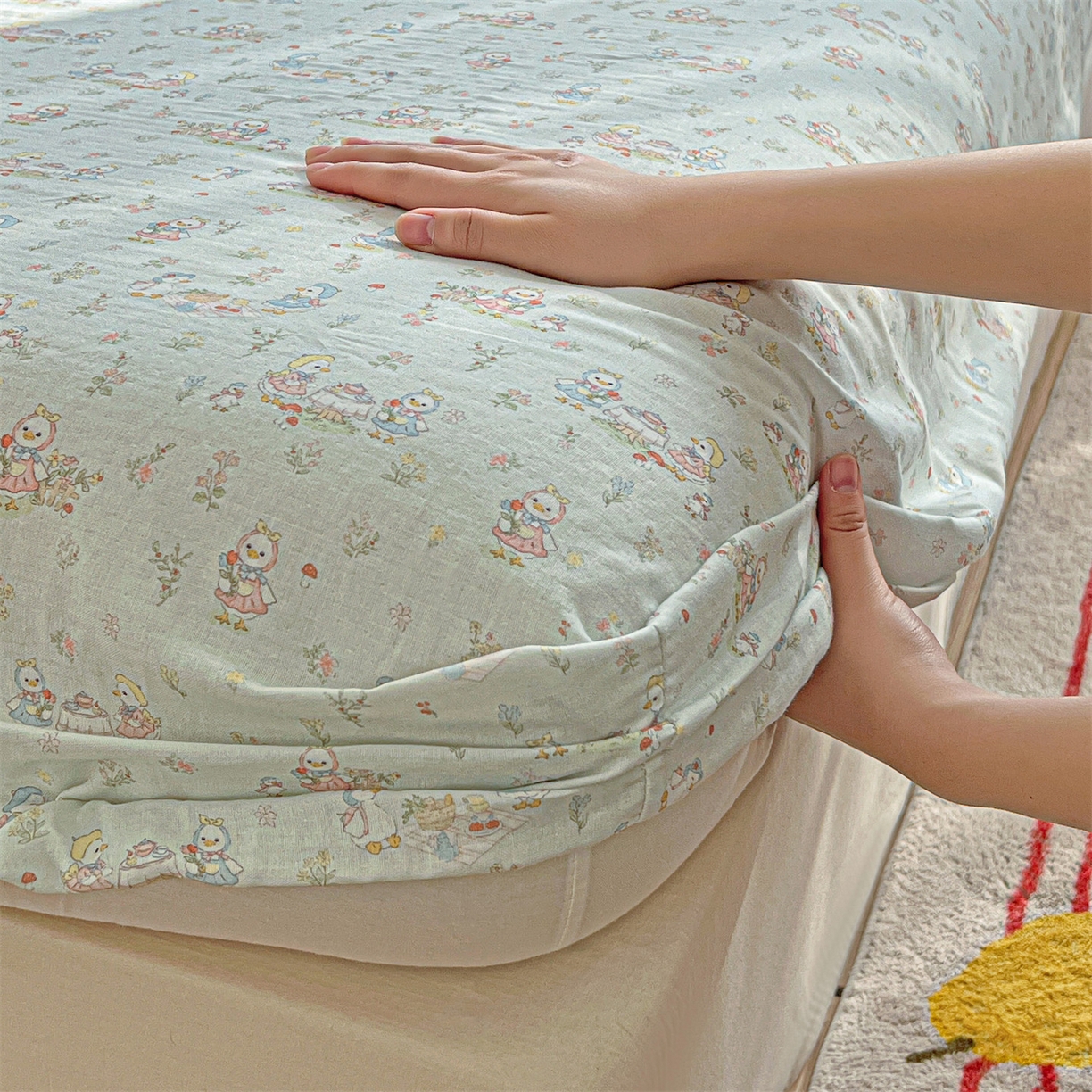 91家纺网 家纺一手货源 找家纺 名兮家居 2026新款全棉纯棉A类卡通时尚风双层纱床笠单品床笠床笠单件 双层纱-花田鸭