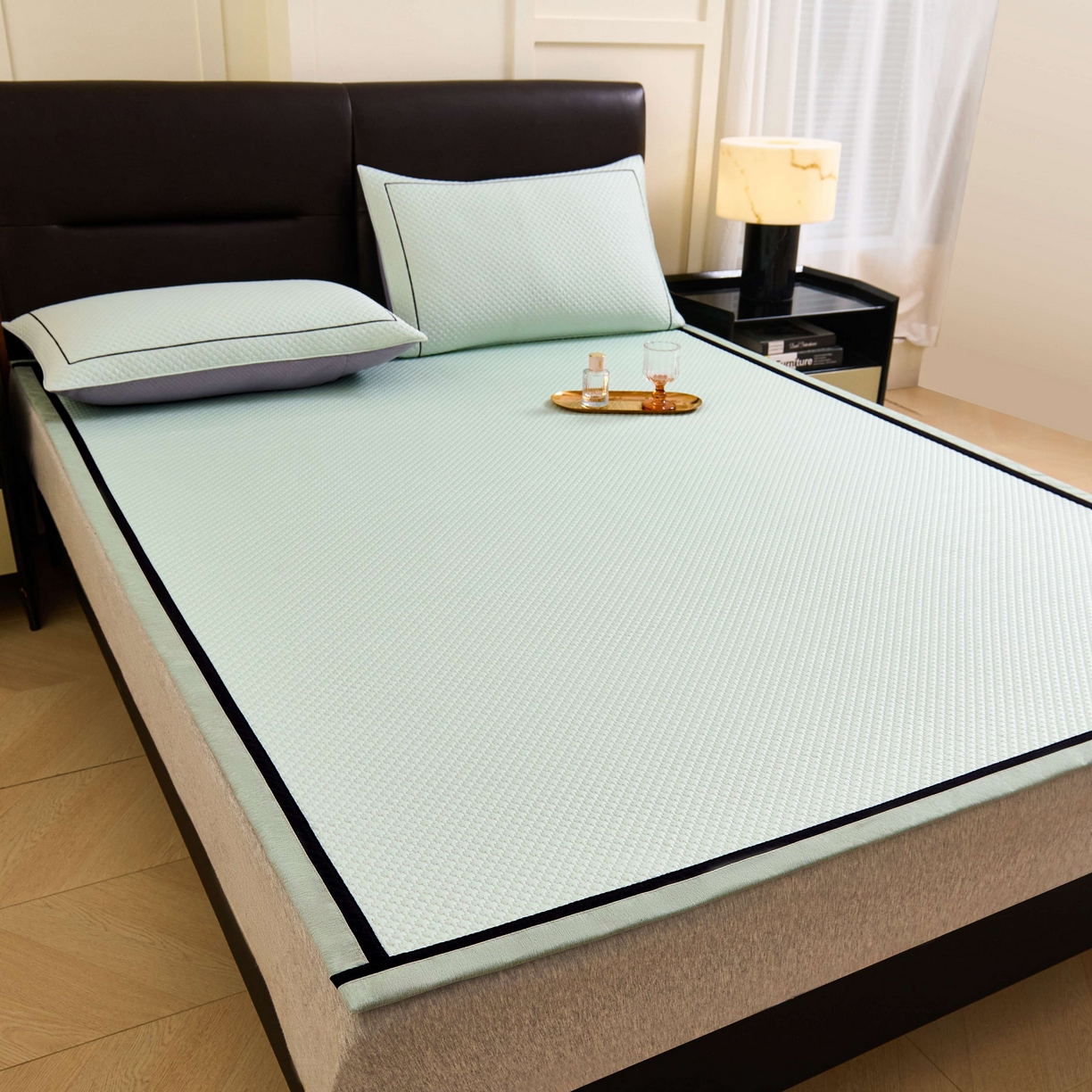 91家纺网 家纺一手货源 找家纺 梵克保罗 2026春夏新款凉感豆豆席极简织带平席款凉席极简贴边款 极简绿