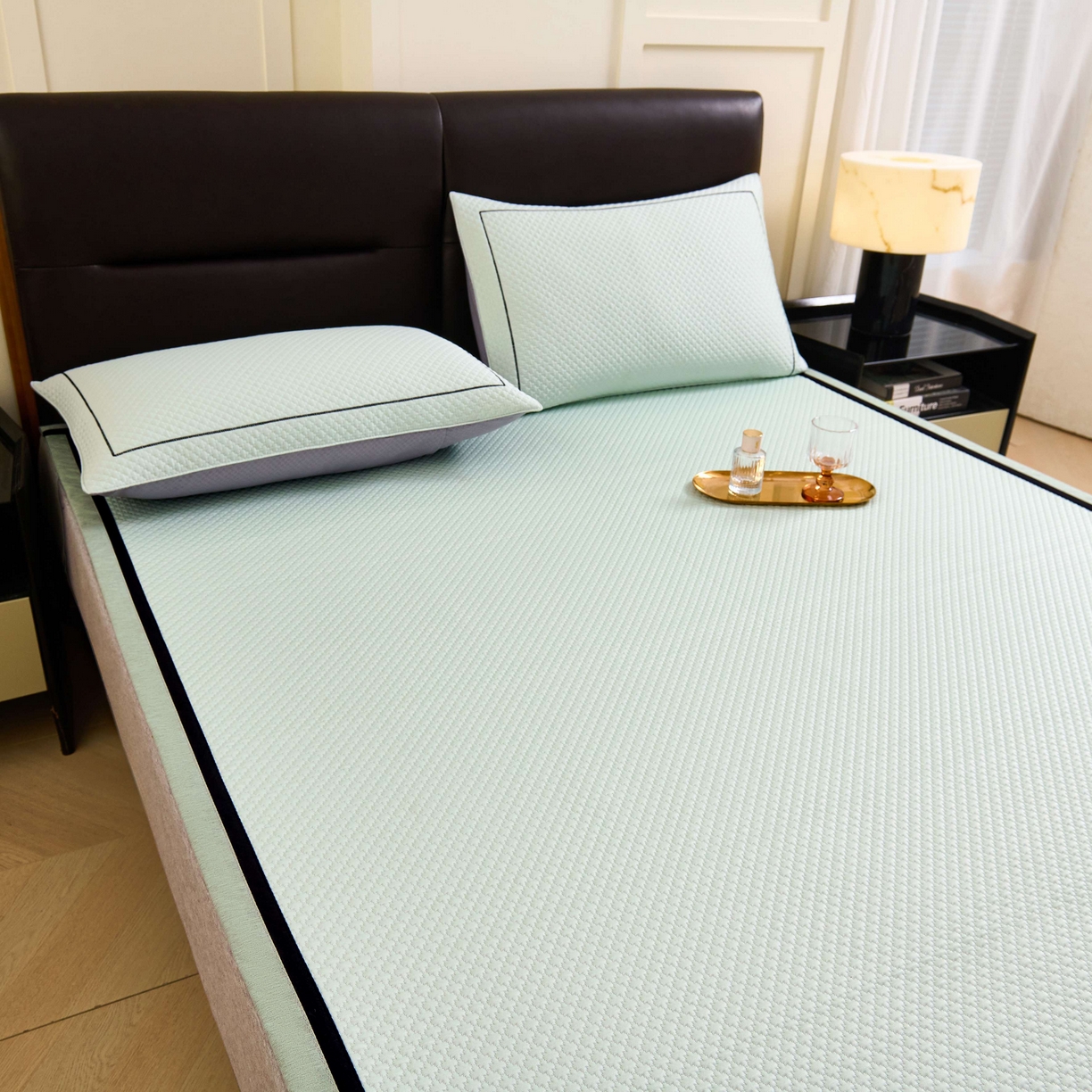 91家纺网 家纺一手货源 找家纺 梵克保罗 2026春夏新款凉感豆豆席极简织带平席款凉席极简贴边款 极简绿