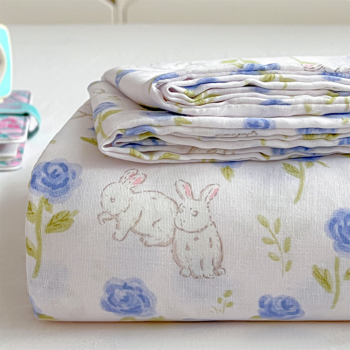 91家纺网 家纺一手货源 找家纺 名兮家居 2026新款全棉纯棉A类卡通时尚风双层纱床笠单品床笠床笠单件 双层纱-兰花小兔