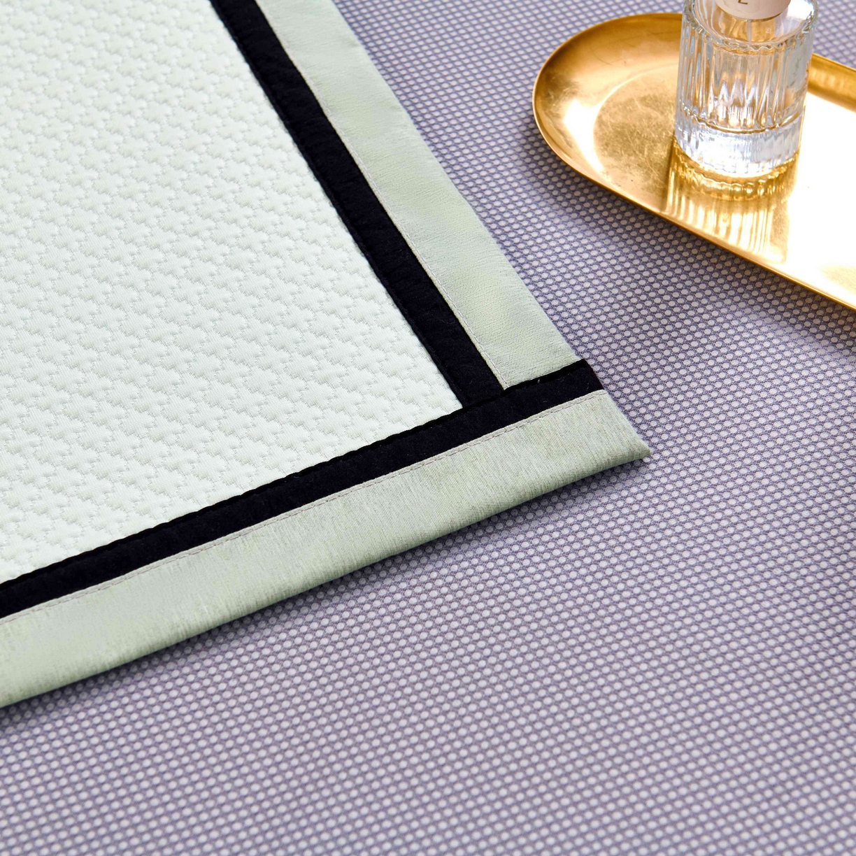 91家纺网 家纺一手货源 找家纺 梵克保罗 2026春夏新款凉感豆豆席极简织带平席款凉席极简贴边款 极简绿