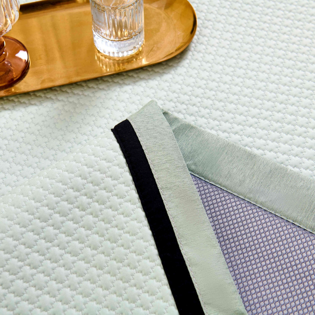 91家纺网 家纺一手货源 找家纺 梵克保罗 2026春夏新款凉感豆豆席极简织带平席款凉席极简贴边款 极简绿