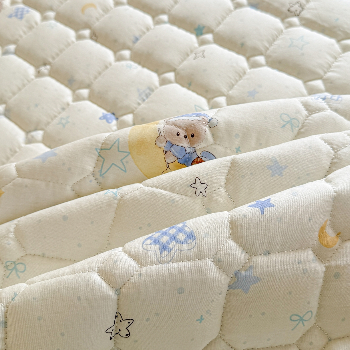 91家纺网 家纺一手货源 找家纺 （总）丽诺床垫 2026新款全棉抑菌防滑床褥床垫星眠小熊