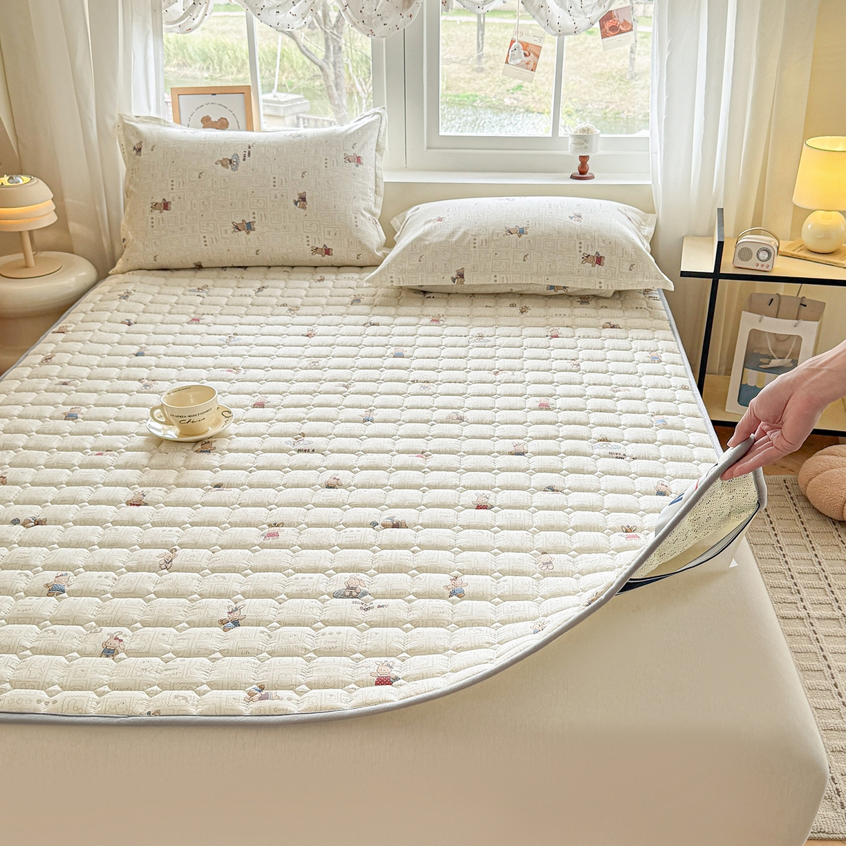 91家纺网 家纺一手货源 找家纺 （总）丽诺床垫 2026新款全棉抑菌防滑床褥床垫兔兔邮票集