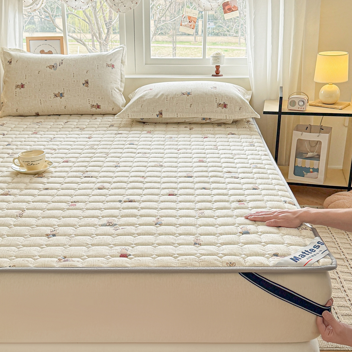 91家纺网 家纺一手货源 找家纺 （总）丽诺床垫 2026新款全棉抑菌防滑床褥床垫兔兔邮票集