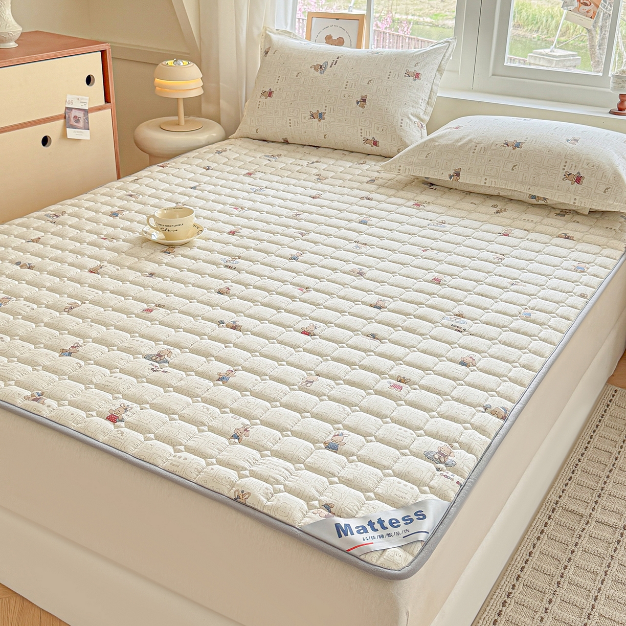 91家纺网 家纺一手货源 找家纺 （总）丽诺床垫 2026新款全棉抑菌防滑床褥床垫兔兔邮票集