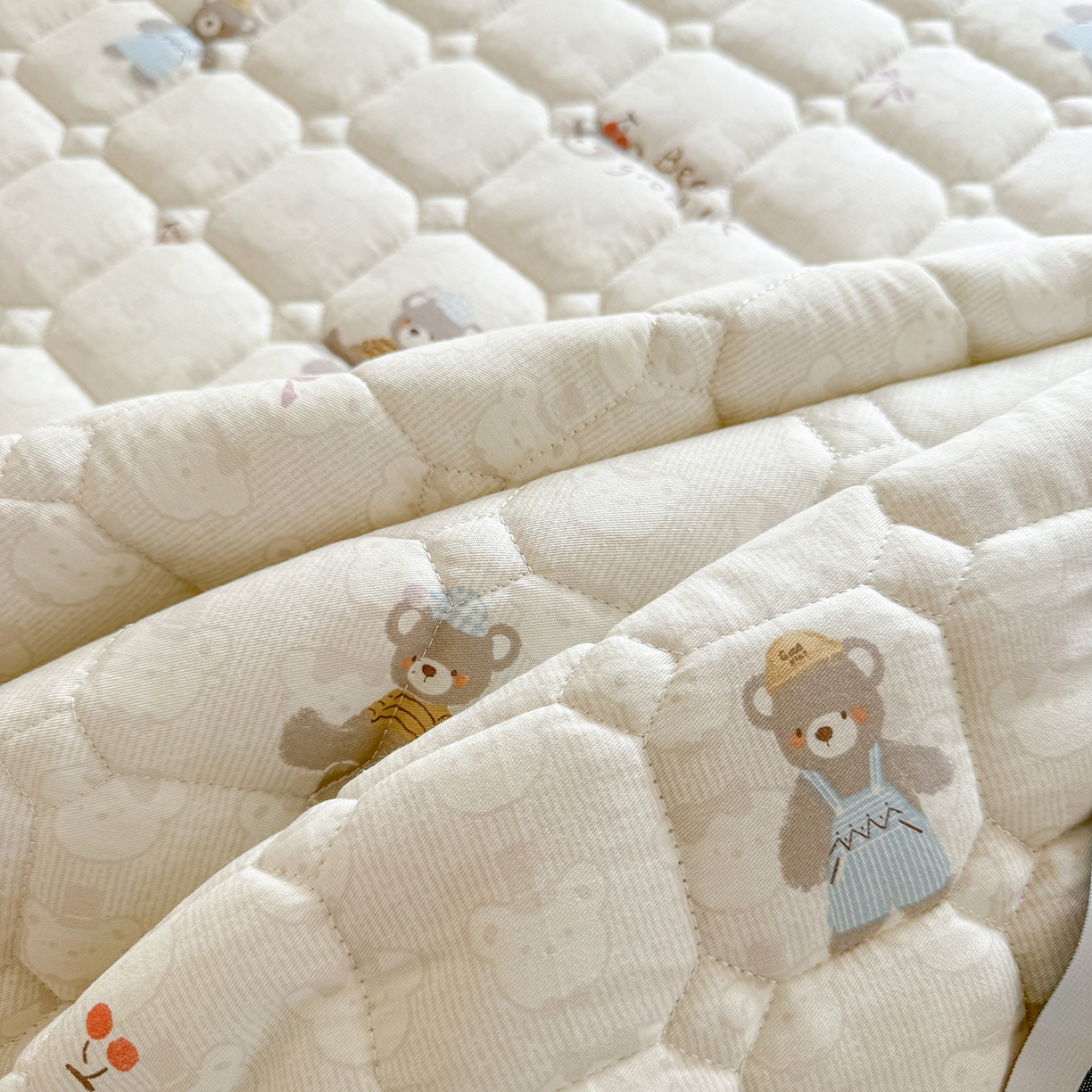 91家纺网 家纺一手货源 找家纺 （总）丽诺床垫 2026新款全棉抑菌防滑床褥床垫熊熊漫歌