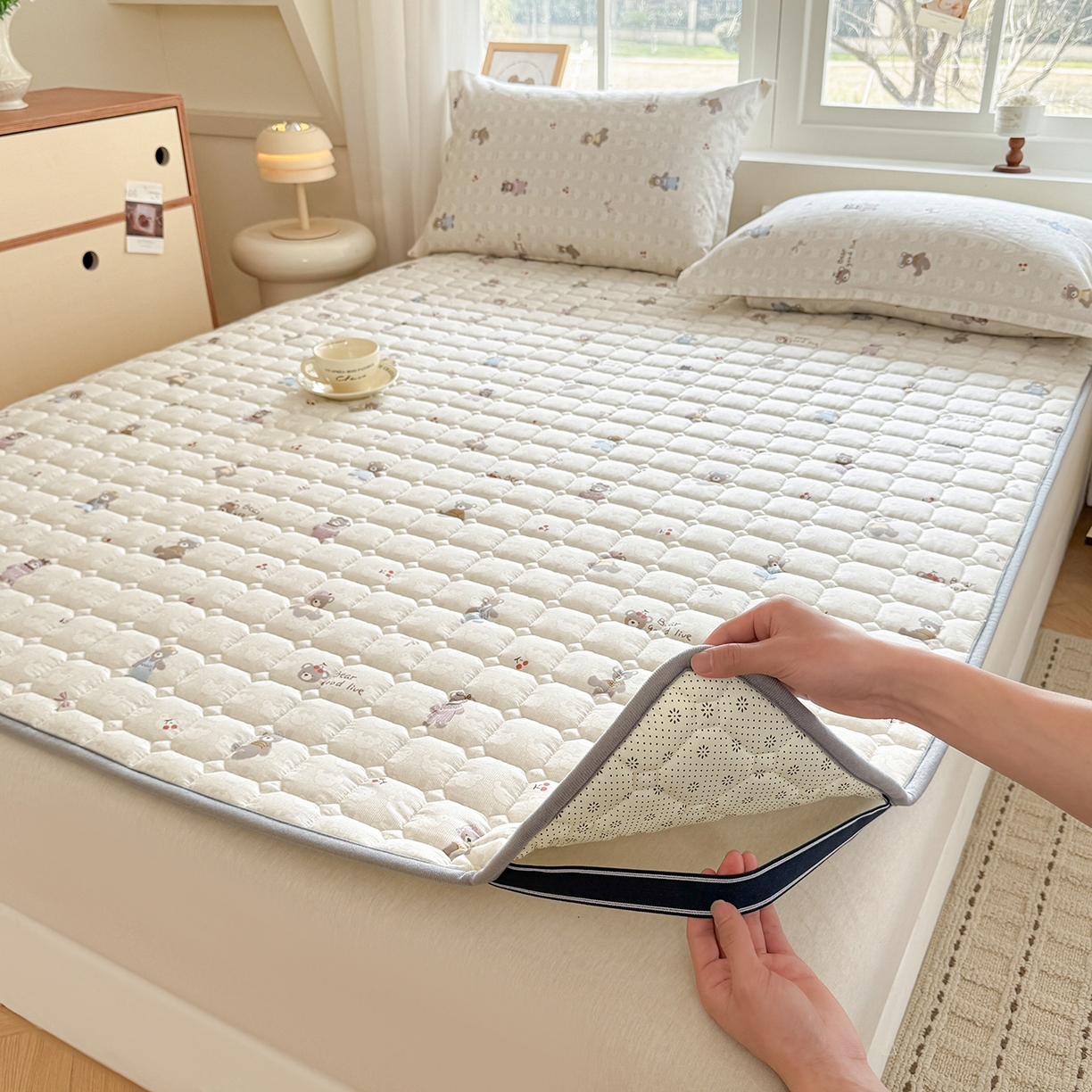 91家纺网 家纺一手货源 找家纺 （总）丽诺床垫 2026新款全棉抑菌防滑床褥床垫熊熊漫歌