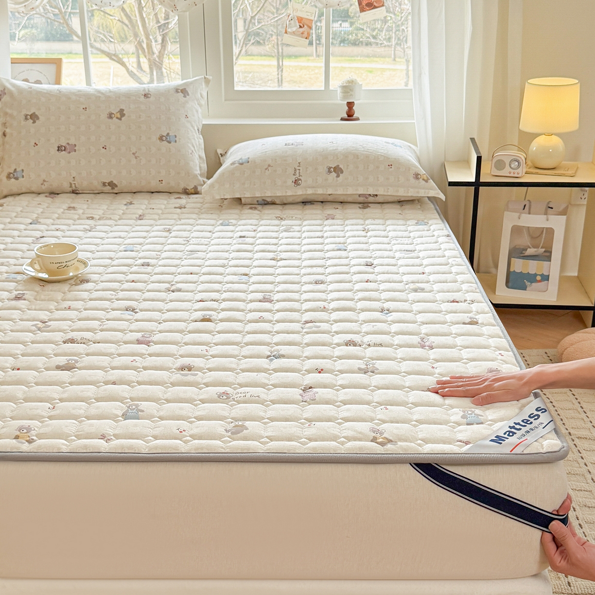 91家纺网 家纺一手货源 找家纺 （总）丽诺床垫 2026新款全棉抑菌防滑床褥床垫熊熊漫歌