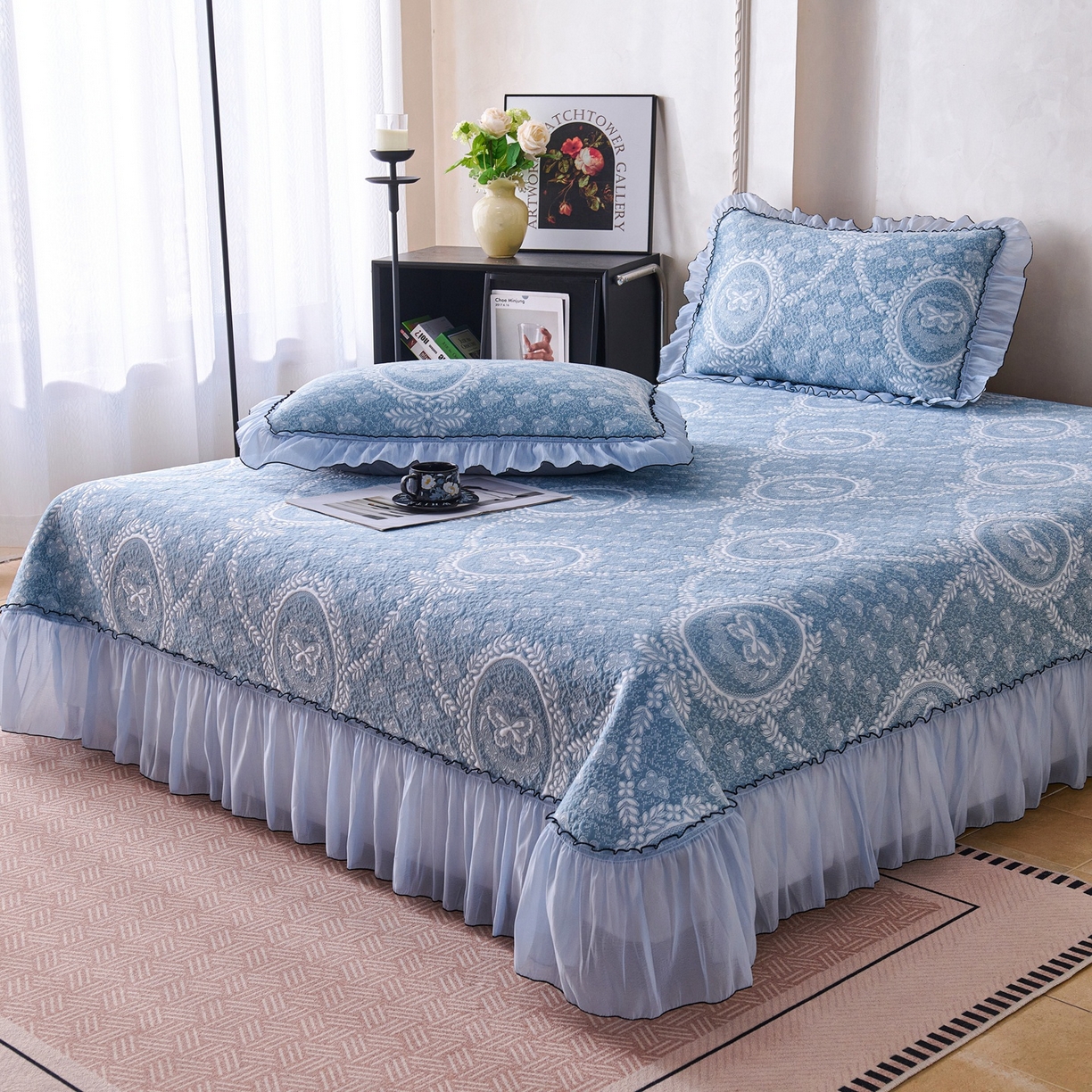 91家纺网 家纺一手货源 找家纺 梵克保罗 2026春夏新款PE乙纶冰豆豆双色提花床裙款凉席席子三件套-蝶舞花间系列 蝶舞花间-冰蓝