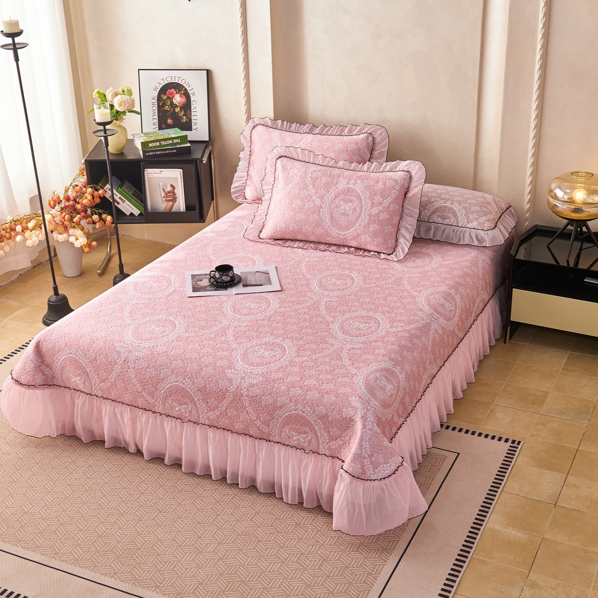 91家纺网 家纺一手货源 找家纺 梵克保罗 2026春夏新款PE乙纶冰豆豆双色提花床裙款凉席席子三件套-蝶舞花间系列 蝶舞花间-雾粉