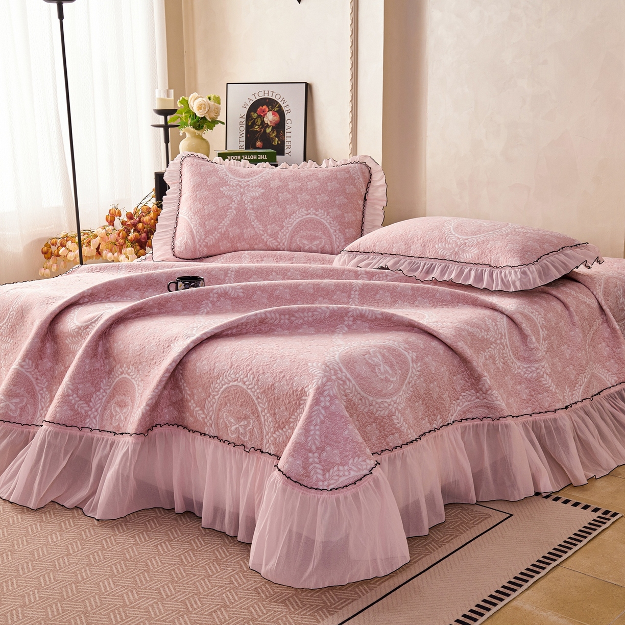 91家纺网 家纺一手货源 找家纺 梵克保罗 2026春夏新款PE乙纶冰豆豆双色提花床裙款凉席席子三件套-蝶舞花间系列 蝶舞花间-雾粉